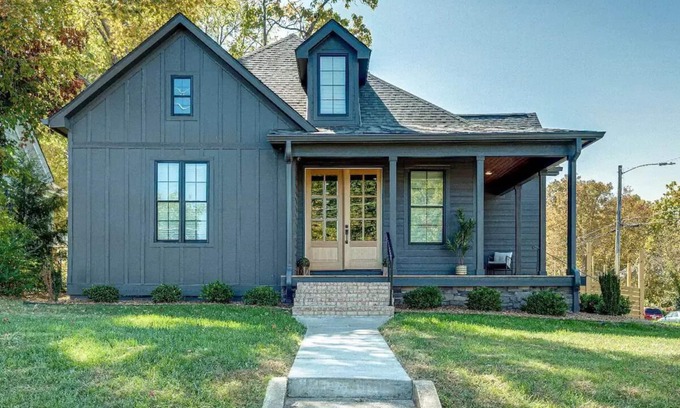Dickson Casa | *Main&Broad* Elegant 4 bedroom Downtown w/parking