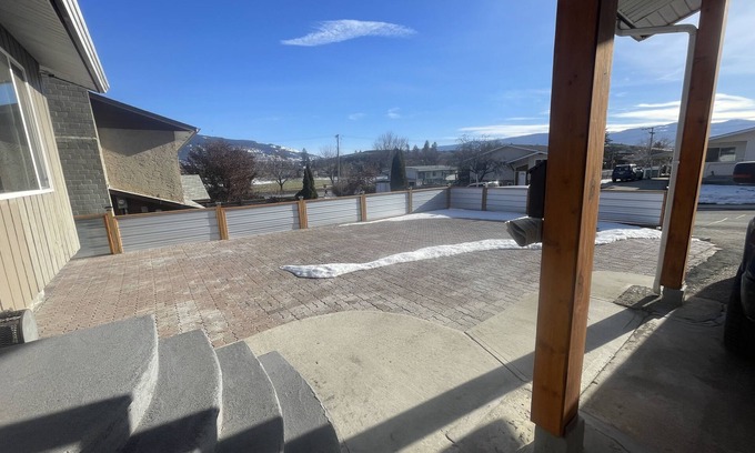 Vernon Casa | Main floor with own entrance, walking distance to downtown, 5 min from the beach