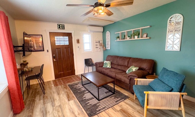 Spearfish Apartamento | Main Level - King Beds - Patio - Laundry - Walk to downtown!