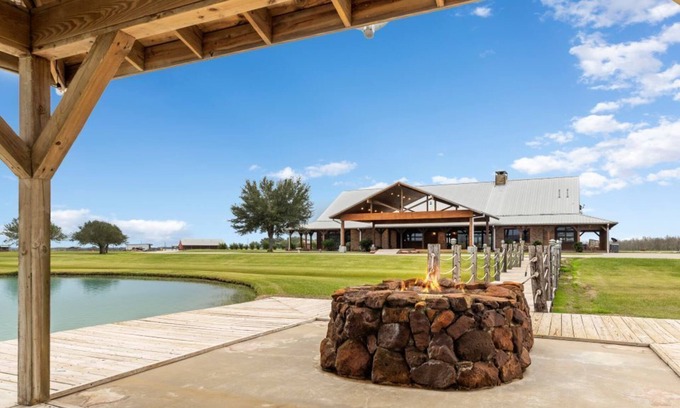 Elmaton Cabina | ★Main Lodge ★Delightfully Retreat Texas Ranch, lake, sleep 28-32★