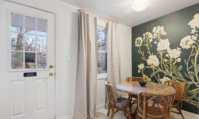 Evanston Casa | Charming 1-bedroom cottage; Lee Street Beach, transit, Northwestern University