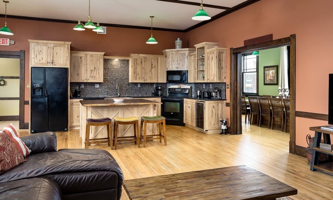 Viroqua Condominio | Exquisito confort para familiares y amigos en el corazón del centro de Viroqua.