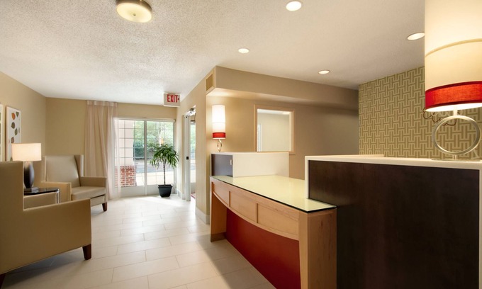 Greensboro Hotel | MainStay Suites Greensboro