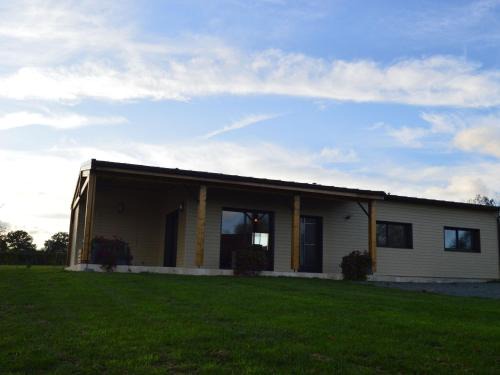 Pouligny-Saint-Martin Casa | Maison éco-responsable avec terrasse, jardin privé et aménagement fauteuil roulant à Pouligny-Saint-Martin - FR-1-591-224