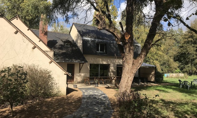 Mansigne Casa | Maison 15 Pers Spacieuse, Calme sur Grand Terrain et Tennis - Moulin de Crampaux