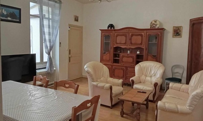Saint-Jean-d'Angely Casa | Maison 4 chambres avec jardin