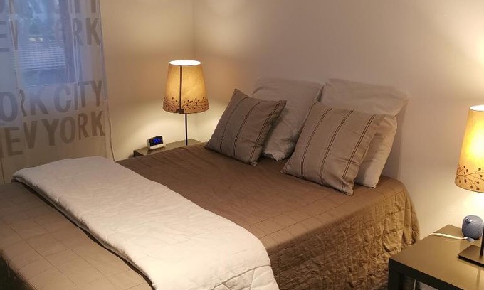 Le Pont-de-Claix Apartamento | Maison 48m2 deux chambres cour privé et personnelle pour motos ou voitures 4 Pers proche mairie et bus tram