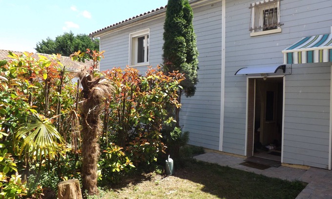 Saint-Andre-de-Cubzac Casa | Maison a Louer Situé au Bord de la Dordogne
