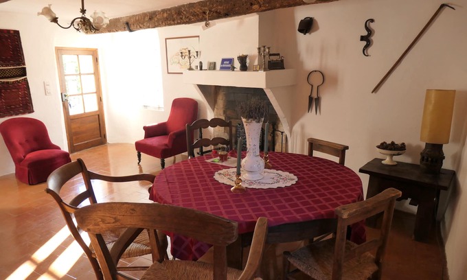 Seillans Casa | Maison ancienne de caractère avec terrasse dans hameau typiquement provençal