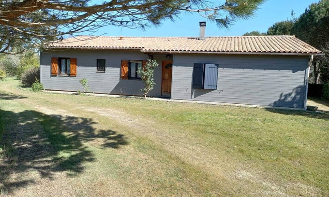 Sainte-Eulalie-en-Born Chalet De Esquí | Maison au Calme sur 3300 m² de Terrain Arboré, Avec Terrasse Couverte