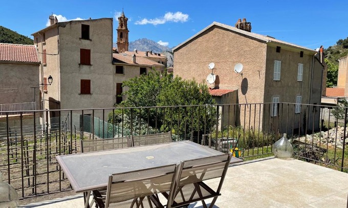 Omessa Casa | Maison au centre d'un village typique