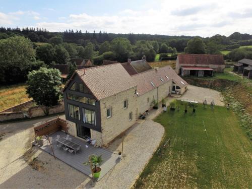 Le Cercueil Casa | Maison authentique rénovée 7ha, étang, confort moderne, idéal pour familles, animaux acceptés - FR-1-497-53