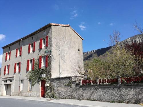 Tournemire Apartamento | Maison aux volets rouges