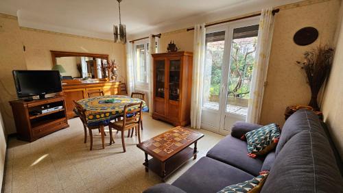 Saint-Esteve Casa | Maison avec 3 chambres et jardin
