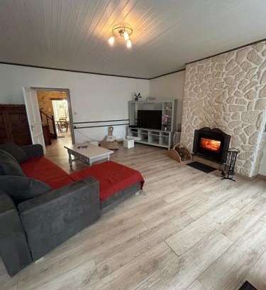 Saint-Amand-sur-Sevre Casa | Maison avec jardin