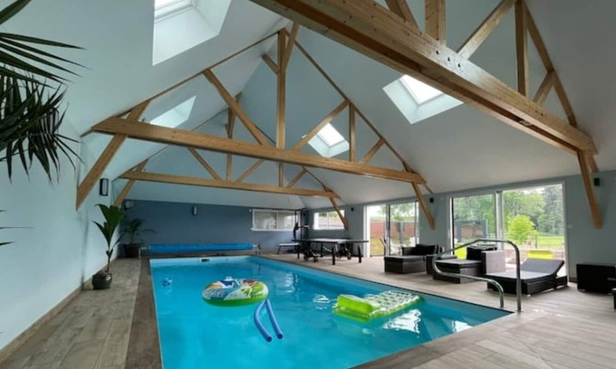 Lanouee Casa | Maison Avec Piscine Intérieure