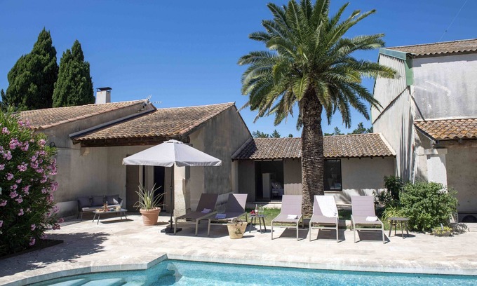 St.-Remy-de-Provence Villa | Maison Belleviste - private swimming pool within w