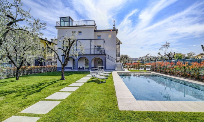 Toscolano Maderno Apartamento | Maison Bellini 3 with pool and near to the lake
