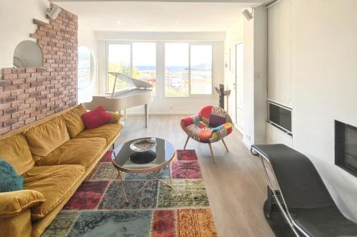 8th Arrondissement Casa | Maison chaleureuse au cœur des Calanques de Marseille + jardin.