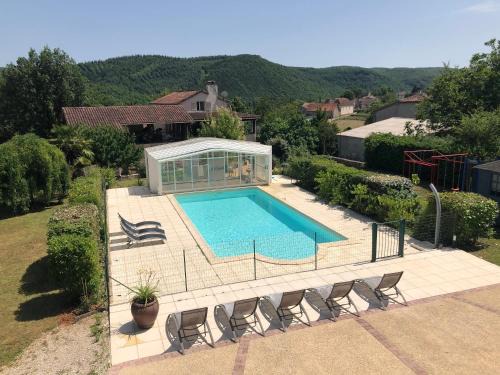 Saint-Gery Casa | Maison charmante avec vue sur la montagne à Saint-Géry + Piscine