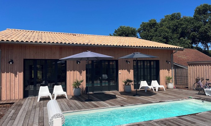 Saint-Julien-en-Born Villa | Maison Climatisée Neuve en Bois Avec Piscine 8 km Contis Plage