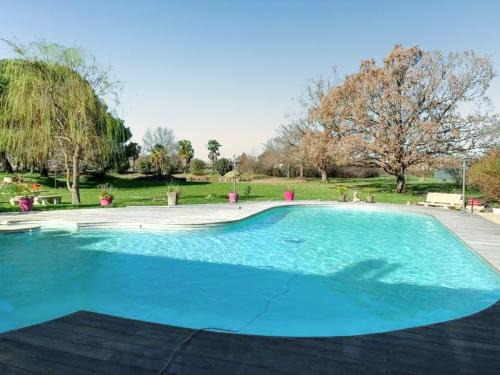 La Ville-Dieu-du-Temple Casa | Maison confortable avec piscine près de La Ville-Dieu