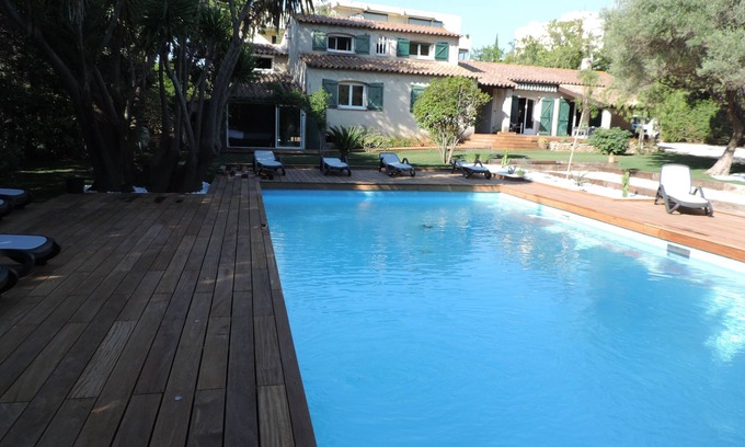 Sanary-sur-Mer Casa | MAISON CODREY 16 Personnes CENTRE SANARY 10 mn walk from pedestrian streets