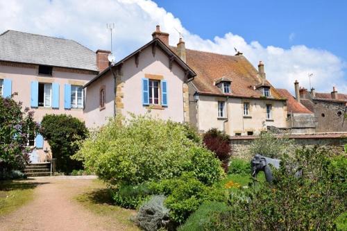 Souvigny Casa | Maison confortable Souvigny + Jardin