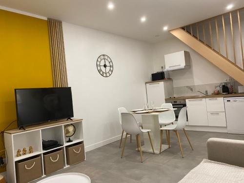Annoeullin Casa | Maison Cosy Yellow