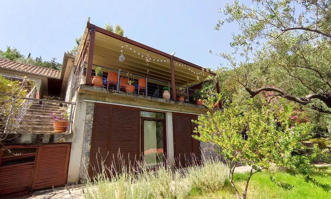 Livadi Casa | Maison D'architecte Dans la Verdure Bénéficiant D'une vue Sublime