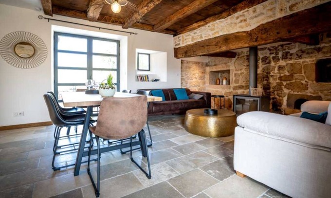 Saint-Cernin-de-Larche Casa | Maison de Charme au Coeur D'un Petit Village Gaillard-proche Lac du Causse