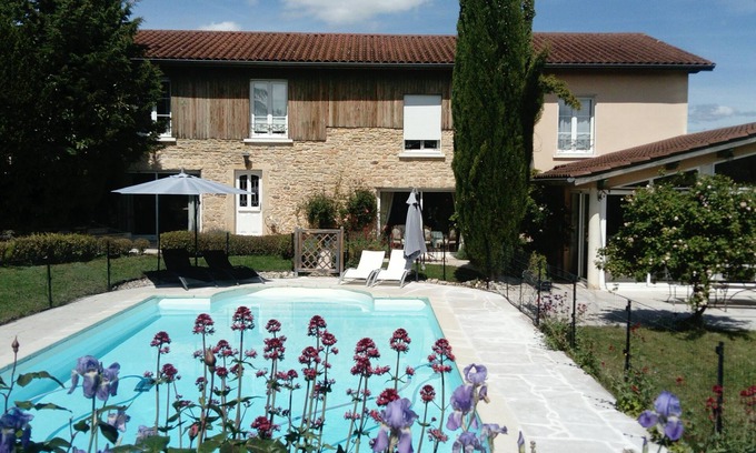 Frontonas Casa | Maison de 4 Chambres Pour 8 Adultes et 2 Enfants Avec Piscine Terrain Paysager