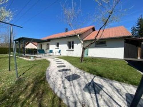 Mesnil Sous Les Cotes Casa | Maison de camp. plain-pied avec jardin, 2 chambres, terrasse couverte, proche Gérardmer et Saint-Dié - FR-1-589-386