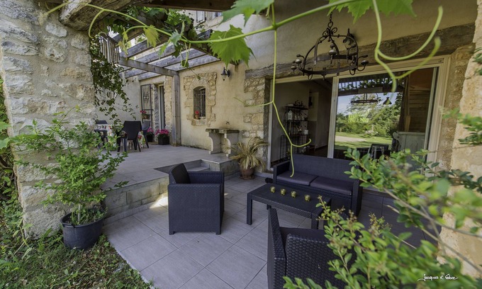 Fauch Casa | Maison de Campagne en Pierre Blanche un Véritable Havre de Paix et de Quiétude
