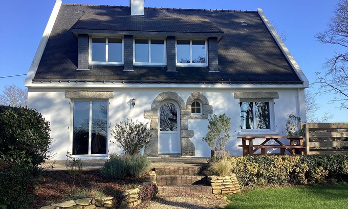 Plumergat Casa | Maison de Campagne Néo-bretonne sur un Grand Parc Verdoyant. Golfe du Morbihan