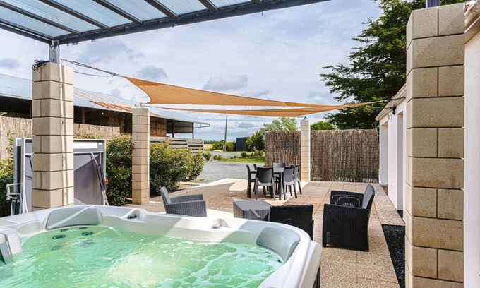 Marans Casa | Maison de campagne près de la Rochelle, piscine ouverte de Pâques à La Toussaint