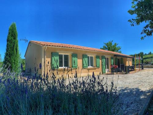 Neuvic Casa | Maison de charme avec terrasse, jardin et équipements complets, à 2 km de Neuvic - FR-1-616-110