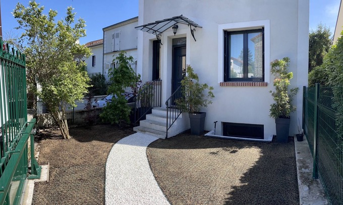 Saint-Cloud Casa | Maison de Charme Tout Proche Paris. Emplacement Idéal Pour les Sites Olympiques