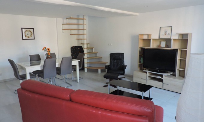 Salignac-sur-Charente Casa | Maison de Village Avec Jardin, Idéale Pour des Vacances en Famille