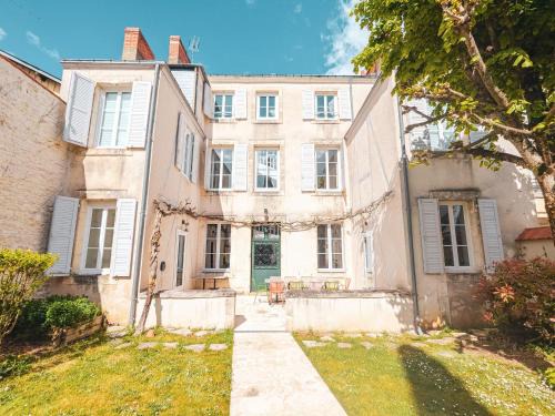 Chateauroux Casa | Maison de maître avec jardin, spa et parking au cœur de Châteauroux - FR-1-591-322