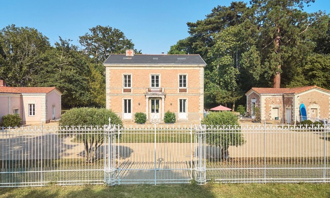 Basse-Goulaine Otro | Maison de Maître Avec Piscine- La Champagnère 16 Personnes