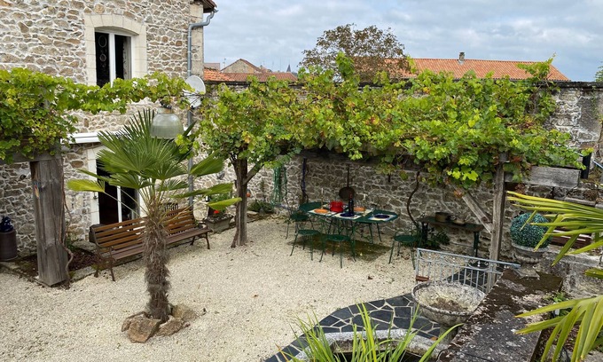 Piegut-Pluviers Villa | Maison de Reves in Piéguts Pluviers w/ Pool