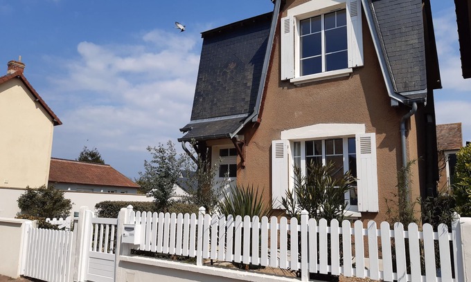 Bernieres-sur-Mer Casa | Maison de Vacances Pleine de Charme