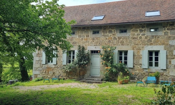 Saint-Frion Casa | Maison de Vacance Indépendante au Sein D'une Propriété Familiale