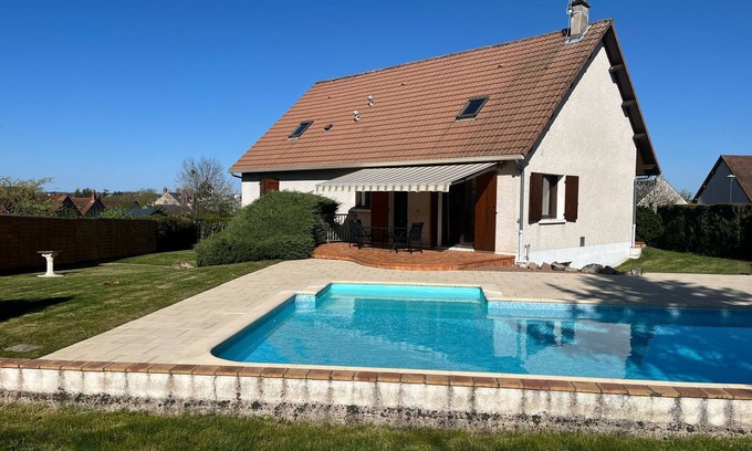 Nevers Casa | Maison de Vacances Avec Piscine et Jardin Arboré