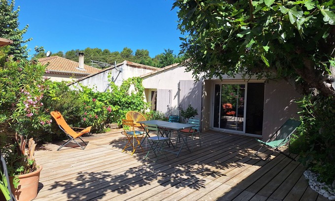 La Motte-dʼAigues Casa | Maison de Village Lumineuse Dans le Sud Luberon, Avec Grande Terrasse Ombragée