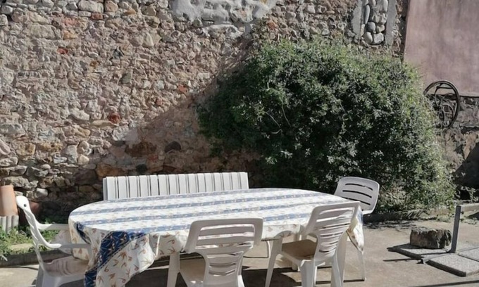 La Tour-Sur-Orb Casa | Maison de Village Avec Cour Fermée