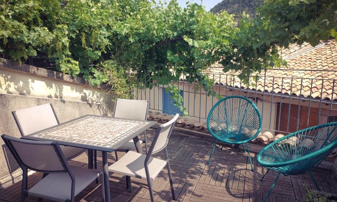 Luc-en-Diois Casa | Maison de village avec terrasse