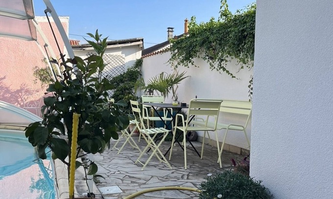Begles Casa | Maison de Ville. Patio et Piscine aux Beaux Jours. 4 Chambres, 2 Sdb. Au Calme