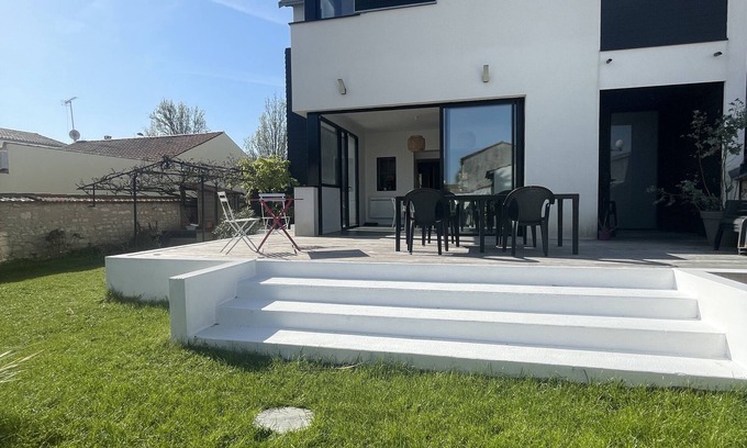 La Rochelle Casa | Maison du Soleil in La Rochelle with swimming pool and garden!